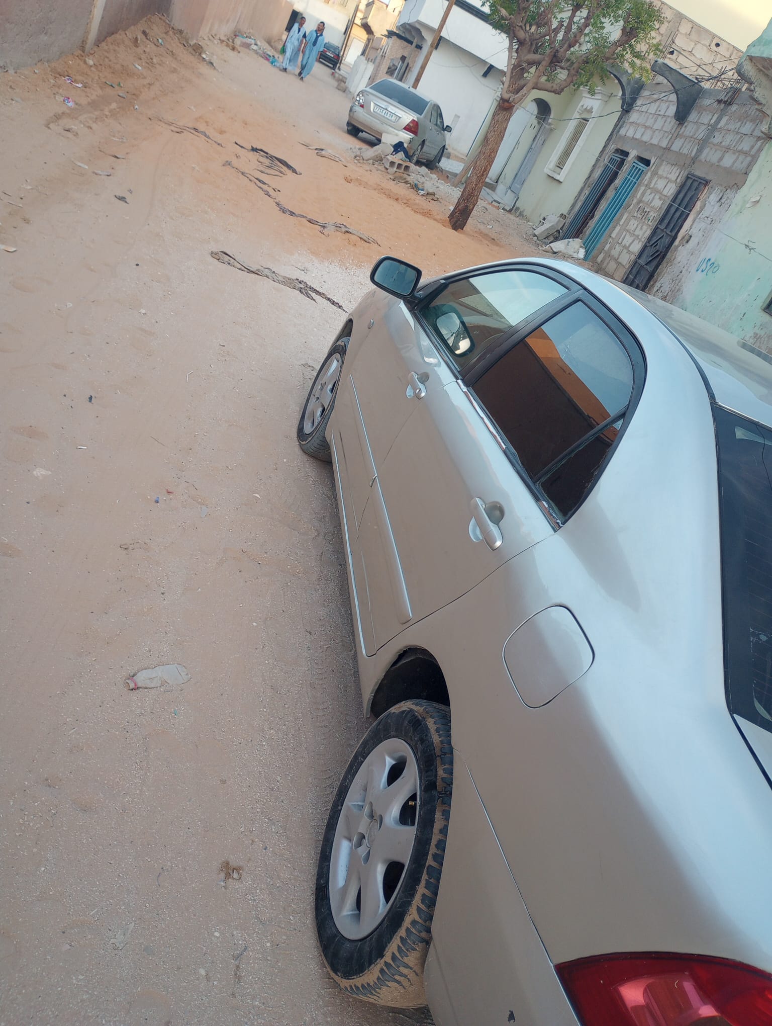كورولا سيلفر - صورة 3